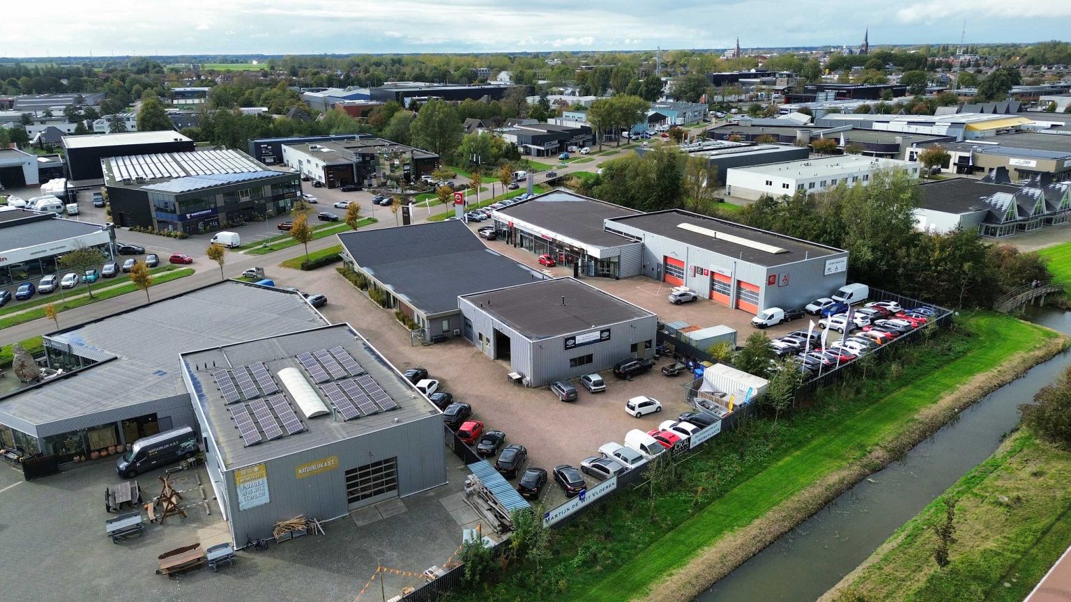 Autobedrijf De werkplaats van bovenaf